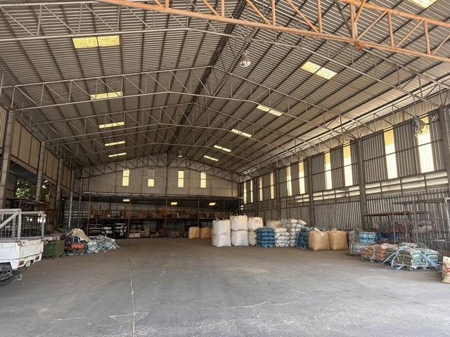 BST1015 ให้เช่าโกดัง ท่าม่วง กาญจนบุรี พื้นที่ 840 ตารางเมตร ติดถนนใหญ่สาย 3548ติดต่อ Agent คุณบัวโทร 0936464597LINE ID Bua093ราคาเช่า 70,000 บาทต่อเดือนโกดังให้เช่าทำเลศักยภาพ ตัวอำเภอท่าม่วง จังหวัดกาญจนบุรี ติดถนนใหญ่สาย 3548 ถนนกว้าง 6 เลน การเดินทางสะดวก รถเทรลเลอร์เข้าออกได้ เหมาะสำหรับโกดังเก็บสินค้า ศูนย์กระจายสินค้า และโลจิสติกส์รายละเอียดทรัพย์โกดังให้เช่า อำเภอท่าม่วง จังหว�