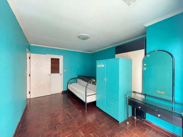    ขาย บ้านเดี่ยว โครงการ เดอะ แกรนด์ อมตะ    ซอย 1 ถนน สายพานทอง-บ้านบึง ต.มาบโป่ง อ.พานทอง จ.ชลบุรี  ราคา 2,340,000  บาท (ต่อรองราคาได้เยอะมาก สนใจติดต่อเลย)  รายละเอียดบ้าน - เนื้อที่ 60 ตร.ว. -  3 ห้องนอน 2 ห้องน้ำ  -  1 ที่จอดรถ   สถานที่ใกล้เคียง   - นิคมอุตสาหกรรมอมตะนคร - รร.สารสาสน์วิเทศชลบุรี  รหัสทรัพย์ (Code ID)  : PJ-26-CIMB 0471   สอบถามเพิ่มเติม / นัดชม โทร. 096-932-4624(ออมสิน) โทร. 097-419-5982(พลอย) Line : @panaya (มี@ด้านหน