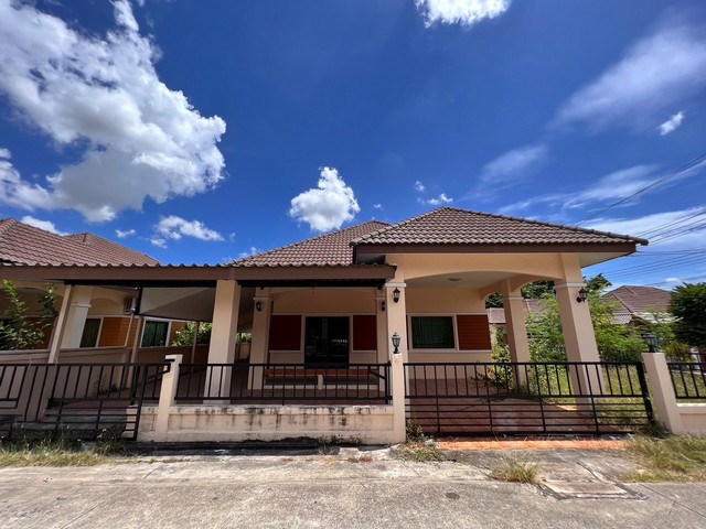    ขาย ทาวน์โฮม โครงการ เอ็กซ์เซล โมเดิร์นโฮม ทำเลดี โครงการตั้งอยู่ใกล้ถนนทางหลวงยุทธศาสตร์ สัตหีบ-พนมสารคาม  ซอย หลังวัดห้วยปราบ-เทิดพระเกียรติ ถนน สายห้วยปราบ-พันเสด็จใน (มาบยางพร 48)  ต.บ่อวิน อ.ศรีราชา จ.ชลบุรี  ราคา  2,250,000  บาท (ต่อรองราคาได้เยอะมาก สนใจติดต่อเลย)  รายละเอียดบ้าน - เนื้อที่ 69.8 ตร.ว. - 2 ห้องนอน 1 ห้องน้ำ   - 1 ที่จอดรถ   สถานที่ใกล้เคียง   - เทสโก้ โลตัส บ่อวิน