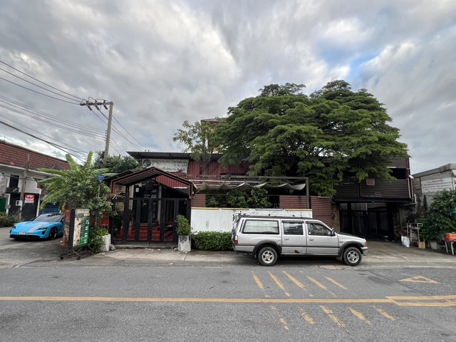 ให้เช่าอาคาร 2 ชั้น แปลงหัวมุมสวย ริมถนน 350 ตรม. ทำเล เสนานิคม 25 ประเสริฐมนูกิจ 14 เหมาะกับหลายธุรกิจ เช่น ร้านอาหาร-กาแฟ, สปา หรือ ศูนย์ดูแลพักฟื้นผู้ป่วย *** ราคาเช่า 79,000 บาท/เดือน ติดต่อ:: ชยา โทร/ID Line:: 0942823961   Link Line:: https://line.me/ti/p/3xFA1An8Kcรหัส# T26-136  อาคาร แปลงหัวมุมสวย ริมถนน 350 ตรม. ทำเล เสนานิคม 25, ประเสริฐมนูกิจ 14 ลาดพร้าว เกษตรนวมินทร์ - พื้นที่ใช้สอย 350 ตรม.- ทำเล เสนานิคม 25, ประเสริฐมนูกิจ 14 ล