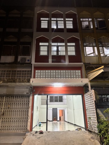 รหัสC7050 ให้เช่าอาคารพาณิชย์ 3.5ชั้น ย่านถนนเสรีไทย รีโนเวทใหม่พร้อมอยู่ **ให้เช่า**ราคาเช่า 13,500 บาท/เดือน (ประกัน2 ล่วงหน้า1)สนใจติดต่อโทร : 095-823 9789 คิทLine id : candy.456Line Add Friend : https://line.me/ti/p/rHhjrvhm_zอาคารพาณิชย์ 3.5ชั้น ย่านถนนเสรีไทย รีโนเวทใหม่พร้อมอยู่ เนื้อที่ 20 ตารางวา  พื้นที่ใช้สอย 250 ตารางเมตร3 ห้องนอน3 ห้องน้ำ1 ห้องครัวอาคารตกแต่งพร้อมอยู่ ทำเลการเดินทางสะดวก ใกล้เดอะมอลล์บางกะปิเหมา