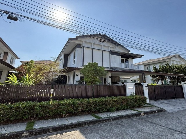 ขายบ้านเดี่ยว 2 ชั้น 63.4 ตรว. Built-in ทั้งหลัง โครงการ มัณฑนา รามอินทรา-วงแหวน ใกล้ Club House ทิศเหนือ ฮวงจุ้ยดี *** ลดพิเศษเหลือ 7.99 ล้านบาท (ค่าโอนคนละครึ่ง) (ขายขาดทุน ลดจาก 9 ลบ) ติดต่อ:: ชยา โทร/ID Line:: 0942823961   Link Line:: https://line.me/ti/p/3xFA1An8Kcรหัส# T26-133 บ้านเดี่ยว 2 ชั้น Built-in ทั้งหลัง โครงการ มัณฑนา รามอินทรา-วงแหวน ใกล้คลับเฮ้าส์ เพียง 100 ม- ขนาดที่ดิน 63.4 ตร.ว.- พื้นที่ใช้สอย 186 ตร.ม.- 2 ห้องนอน 3 ห้องน้ำ- 1 ห้องโฮมเธียเ�