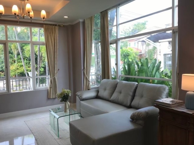 ???? ให้เช่าบ้านเดี่ยว หมู่บ้านฟ้ากรีนพาร์ค ลาดพร้าว 101ทำเลดี ใกล้ The Mall บางกะปิ เดินทางสะดวก เข้า–ออกได้หลายเส้นทางรายละเอียดบ้าน•บ้านเดี่ยว เนื้อที่ 60 ตารางวา•3 ห้องนอน | 2 ห้องน้ำ•แอร์ 4 เครื่อง•เฟอร์นิเจอร์ครบ พร้อมเข้าอยู่•บรรยากาศเงียบสงบ เหมาะอยู่อาศัย                                                                                                มีบ่น้ำตกสิ่งอำนวยความสะดวกในโครงการ•????‍♂️ สโมสร•????‍♀️ สระว่ายน้ำ•????