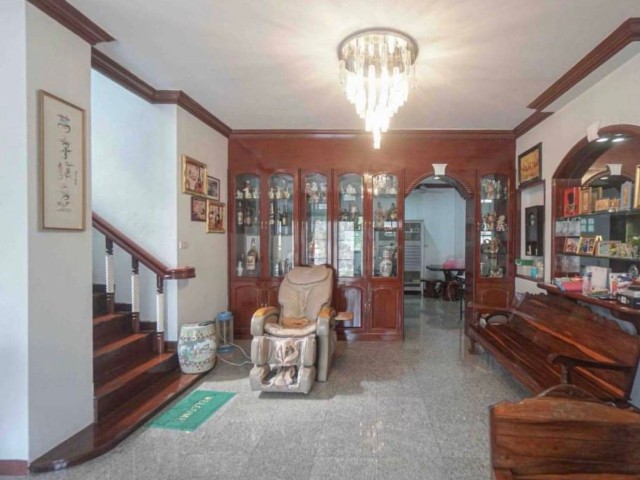 ให้เช่าถูกบ้านเดี่ยวหลังใหญ่ โครงการชิชา ถนนพระราม2 เขตจอมทอง กรุงเทพฯ  แอร์เฟอร์นิเจอร์ครบ มี4ห้องนอน3ห้องน้ำ1ห้องแม่บ้าน ราคาเช่าเดือนละ25,000บาทรายละเอียด-บ้านเดี่ยว 2 ชั้น ขนาดใหญ่ ที่ดิน 100 ตารางวา-มี 4 ห้องนอน 3 ห้องน้ำ 1 รับแขก 1 ครัว 1 ห้องแม่บ้าน-แอร์ 4 เครื่อง เฟอร์นิเจอร์ครบ-จอดรถได้ 2-3 คัน-มีรปภรักษาความปลอดภัย24ชั่วโมง***ให้เช่าถูก 25,000บาท/เดือน***[รวมส่วนกลางแล้�