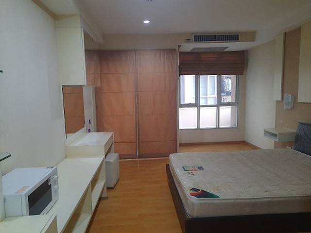 ให้เข่าคอนโดอินสไปร์ เพลส เอแบค พระราม 9  สตูดิโอ 29 ตรม.เฟอร์นิเจอร์ครบ และเครื่องใช้ไฟฟ้าบางส่วนอยู่ซอยรามคำแหง 24 ใกล้มหาวิทยาลัยอัสสัมชัญ และรามคำแหง หัวหมากใกล้สนามกีฬาราชมังคลากีฬาสถาน เดอะไนน์ พระราม 9 และบิ๊กชี หัวหมากระบบคีย์การ์ดเข้า-ออก สระว่ายน้ำ  ฟิตเนส ที่จอดรถ และรปภ. 24 ชม.ค่าเช่า 6,000/เดือน(แรกเข้ามีเงินประกัน 2 เดือน + ค่าเช่าก่อนเข้าอยู่ 1 เดือน)สน