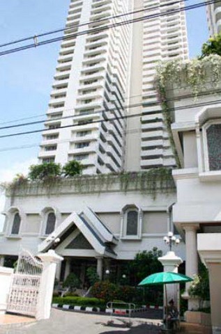 ห้องชุด D.S. Tower 1 Sukhumvit 33 22000000 บาท  204SQUARE METER   ดีงาม เป็นคอนโดพร้อมอยู่ที่มีการตกแต่งภายในเพิ่มเติมได้แบบเรียบหรู และมีทำเลสวยสามารถมองเห็นวิวเมือง พร้อมพื้นที่ส่วนกลาง และสิ่งอำนวยความสะดวกครบครัน ทั้งสระว่ายน้ำ ห้องออกกำลังกาย สว