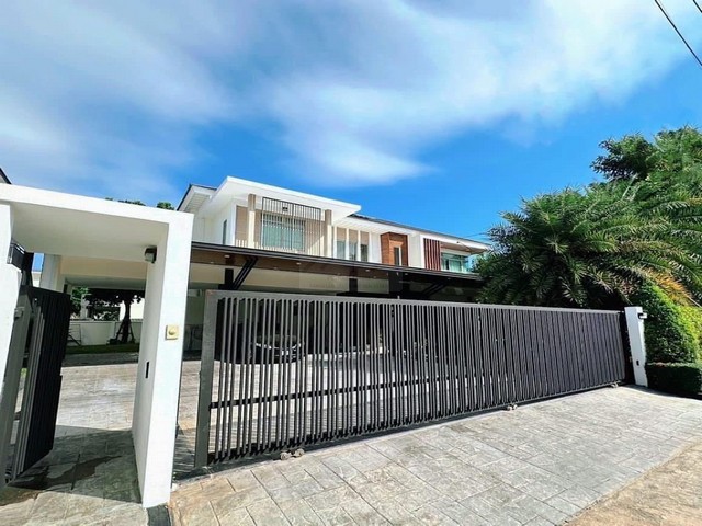 ให้เช่าบ้านเดี่ยว 2 ชั้นหลังมุม พร้อมสระว่ายน้ำ 146.6 ตรว. 5 ห้องนอน โครงการเพอร์เฟค มาสเตอร์พีซ สุขุมวิท 77 - สุวรรณภูมิ 