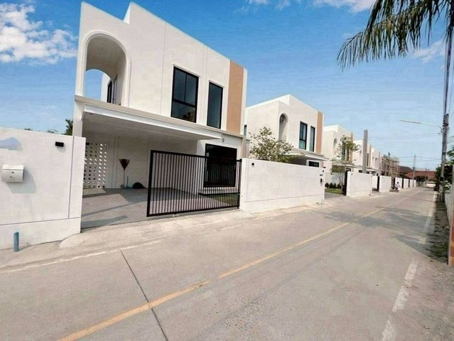 บ้านสร้างใหม่ 2 ชั้น สไตล์โมเดิร์น ตกแต่งครบ พร้อมเข้าอยู่ หางดง 