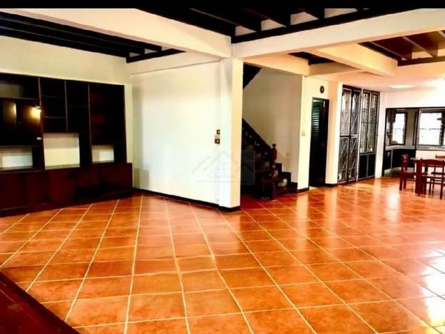 P1966 ให้เช่าบ้านแนวCountryยุโรป ใจกลางเมือง สุขุมวิท 71 ปรีดีพนมยงค์ 26 ซอยเดียวกับ Karo เพดานสูง พื้นไม้สักอย่างดี เหมาะอยู่อาศัย ทำธุรกิจ