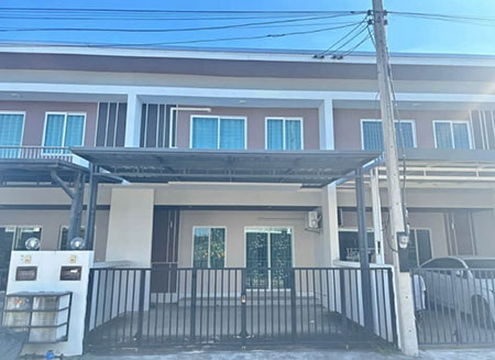 ขายทาวน์เฮ้าส์กาญจน์กนก แม่โจ้ ใกล้สี่แยกหนองจ๊อม และใกล้ม.แม่โจ้เพียง2กม.รายละเอียดทรัพย์- บ้านทาวน์โฮม - เนื้อที่ 22 ตรว.- หน้ากว้าง 5.7 เมตร พื้นที่ใช้สอย 90 ตรม. - 3 ห้องนอน - 2 ห้องน้ำ - 1 ห้องครัว- 2 ที่จอดรถ#แถมฟรี- แอร์ 3 เครื่อง- เครื่องทำน้ำอุ่น 2 เครื่อง- โซฟา- ชั้นวางทีวี- โต๊ะทานข้าว- เฟอร์นิเจอร์ห้องนอนทั้ง 2 ห้อง- เคาท์เตอร์ครัว- เหล็กดัด- ผ้าม่าน- ปั๊มน้ำ+ถังสำรองน้ำ- �