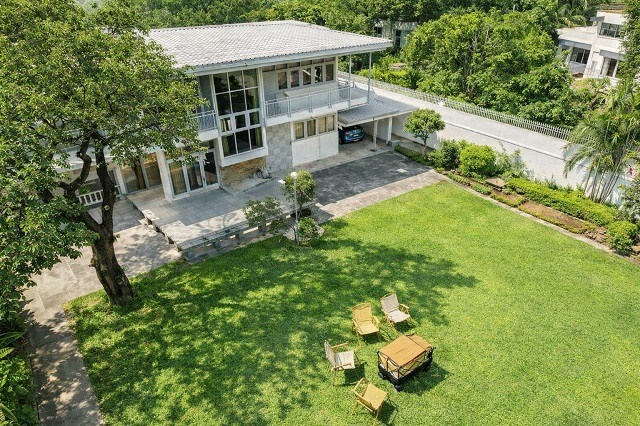 ให้เช่าคฤหาสน์ 6นอน มีสนามหญ้าส่วนตัว ใกล้ทางด่วนสุขุมวิท 62  BTS บางจาก 500 ม. บิ๊กซี อ่อนนุช  2 ชั้น 4น้ำ หลังใหญ่  200 ตร.ว. 5 จอดรถ 