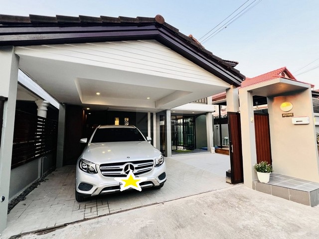 ให้เช่าบ้านเดี่ยว 2 ชั้นสไตล์รีสอร์ต ริมน้ำ 70 ตรว. 3 ห้องนอน (มีห้องนอนล่าง) หมู่บ้านมณียา เลียบทางด่วนรามอินทรา 