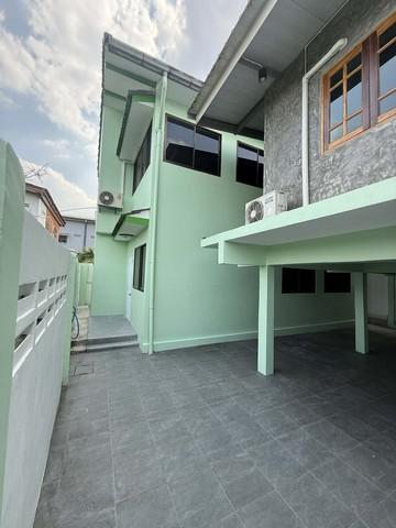 ให้เช่าบ้านเดี่ยว 2 หลัง ย่านลาดพร้าว 101 แยก 42 มีเฟอร์นิเจอร์บางส่วน ใกล้ RBAC