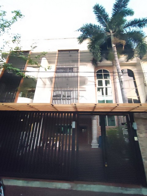 ให้เช่าทาวน์โฮม 3 ชั้น สไตล์โมเดิร์น หมู่บ้าน 84 แมนชั่น ซอยประดิษฐ์มนูธรรม 5 เลียบด่วน 