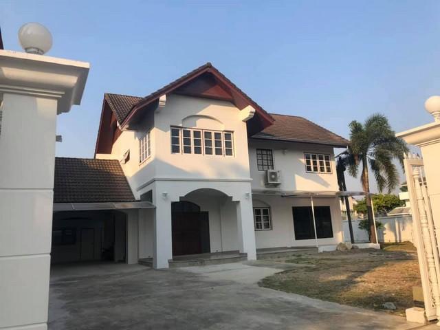 ให้เช่าบ้านเดี่ยว 2 ชั้น 208 ตรว. พร้อมโกดังเก็บของ ลาดปลาเค้าซอย 8 จอดรถได้หลายคัน เหมาะทำออฟฟิศ ใกล้เกษตรนวมินทร์ ถนนลาดพร้าว