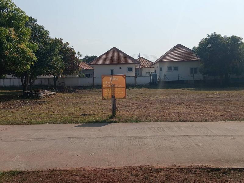 ขายที่ดิน แบ่ง 3 แปลง เจ้าของขายเอง 91 ตารางวา ขอนแก่น ที่ตั้ง : บ้านสว่างวารี ตำบลชุมแพ อำเภอชุมแพ จังหวัดขอนแก่นพิกัด : https://maps.app.goo.gl/uuAUvucEN8sHHGtCAขนาดพื้นที่ : 91 ตารางวา และ 92 ตารางวารายละเอียดลูกค้าแบ่งที่ดินขายเป็น 3 ส่วนรูป (แปลงที่ 1 - 1.1, 1.2, 1.3, 1.4) (แปลงที่ 2 - 2.1, 2.2, 2.3) (แปลงที่ 3 - 3.1, 3.2, 3.3)(แปลงที่ 1) ที่ดิน 91 และ 92 ตารางวา- เนื้อที่ 91 ตารางวา- เนื้อที่ 92 ตารางวาทั้ง 2 แปลงติดกัน ที่ดินถมแล้วพร้อมส