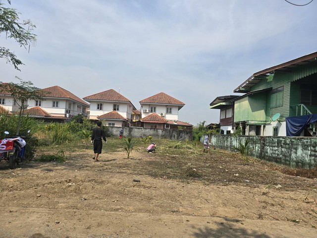 พื้นที่ดิน - พื้นที่เท่ากับ 0 ไร่ 0 Ngan 100 ตร.ว.  23000 BAHT. ด่วนๆ