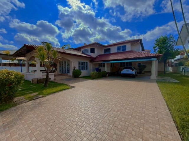 ขายบ้านเดี่ยวพื้นที่กว้าง 159 ตร.วา โครงการ ปาล์มสปริง หนองหอย เชียงใหม่ทำเลศักยภาพ ติดถนนมหิดล เดินทางสะดวก ใกล้เมืองบ้านเดี่ยวสวยบนที่ดินขนาดใหญ่ เหมาะสำหรับครอบครัวที่ต้องการพื้นที่ใช้สอยและความเป็นส่วนตัว หรือผู้ที่มองหาทรัพย์สินคุณภาพในทำเลที่มีมูลค่าเพิ่มต่อเนื่องรายละเอียดทรัพย์ที่ดินขนาด 159 ตารางวาบ้านเดี่ยวในโครงการคุณภาพ บรรยากาศเงียบ�