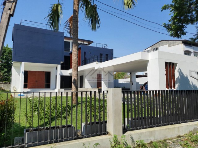 ขาย Pool Villa 3 ชั้น Modern Luxury 250 ตรว. สุขุมวิท 62 มี Roof Top และสระว่ายน้ำกลางบ้าน ใกล้ทางด่วน 2 สาย, ใกล้ BTS บางจาก