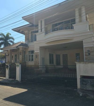 ขาย 7.5 ล้านบาท*บ้านในโครงการ ติดโลตัสรวมโชคบ้านหลังมุม พร้อมสวน บนถนนวงแหวนรอบ 2เดินไปโลตัสรวมโชคได้ ถนนหน้าบ้านกว้างต.ฟ้าฮ่าม อ.เมืองเชียงใหม่.ขนาดที่ดิน 114.4 ตรว.พื้นที่ใช้สอย 350 ตรม. บ้านสภาพเดิมๆ เหมาะแก่การลงทุนหรือ ลูกค้าที่ต้องการซื้อเพื่ออยู่อาศัย และตกแต่งหรือรีโนเวทเอง พร้อมรีโนเวท สำหรับนักลงทุน หรืออยู่อาศัย ขายต่ำกว่าตลาด 20%.5 ห้องนอน3 ห้องน้ำ 1 ห�