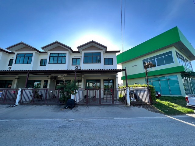  ขาย ทาวน์โฮม โครงการ ชลพฤกษา ห่างจากถนนมอเตอร์เวย์ กรุงเทพ-ชลบุรีสายใหม่ ประมาณ 1 กิโลเมตร