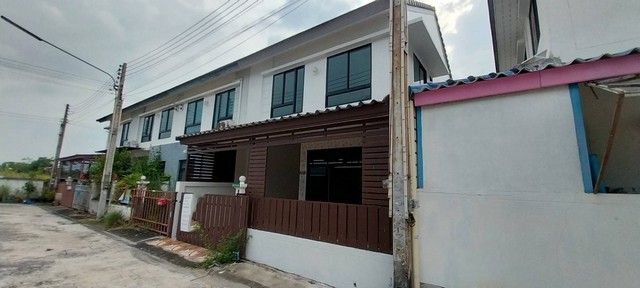  ขาย ทาวน์โฮม โครงการ ไอวี่ทาวน์ พนัสนิคม ห่างจากสนามบินสุวรรรภูมิ ประมาณ 50 นาที