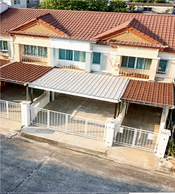 บ้านรีโนเวทให้เช่า 2 นอน 2 น้ำ รังสิต  18 ตร.วา. 144 ตร.ม. ตลาดไท 2.5 กม. ตลาดไอยรา 2.8 กม.  ม.กรุงเทพ 2 กม.