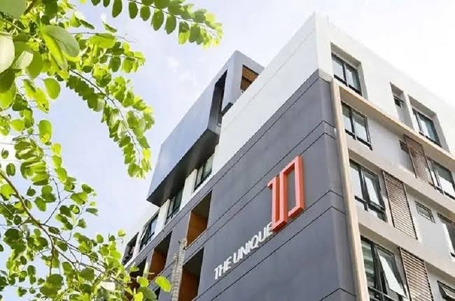 ขายให้เช่า รีโนเวทใหม่ เพนท์เฮ้าส์ ห้องเดียวในโครงการ The Unique 10 ลาดพร้าว 10เฟอร์ครบพร้อมเข้าอยู่ ใกล้ MRT ลาดพร้าวที่ตั้ง  : 10120 คอนโด ดิ ยูนีค 10 ซ. ลาดพร้าว 10 ถ.ลาดพร้าว แขวงจอมพล เขตจตุจักร กทม. 10900httpsmaps.app.goo.gl1ZTvEaqRCF397h2H6ขนาดพื้นที่  101.84 ตรม.รายละเอียด- ชั้น 8 (Penthouse ห้องใหญ่สุด และมีเพียงห้องเดียวในโครงการ)- Renovate เฟอร์นิเจอร์ครบ เข้าอยู่ได้เลย- 3 ห้องนอน  2 ห้องน้ำ  1 ห้องรับแขก  1 ห้องครัว- ที่�