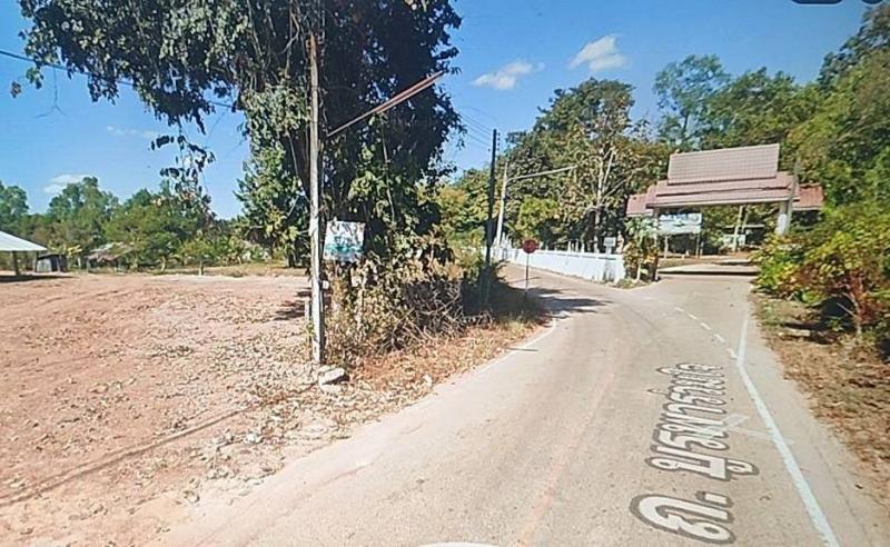 ##ขายที่ดินเปล่า 3-3-50 ไร่ ติดถนนบูรพาร่วมใจ อ.พรเจริญ จ.บึงกาฬโซน : อ.พรเจริญ  จ.บึงกาฬ ที่ตั้ง :  ต.พรเจริญ  อ.พรเจริญ  จ.บึงกาฬ  38180ลักษณะโดยทั่วไป- ที่ดิน 3-3-50 ไร่  ติดถนนบูรพาร่วมใจ, โรงเรียนอนุบาลกมลวรรณ- ทำเลดี ใกล้แหล่งชุมชน, ใกล้ถนนหมายเลข 2095 (พรเจริญ – โซ่พิสัย)- หน้ากว้างติดถนนบูรพาร่วมใจ 110 เมตร  ลึก 57 เมตร- เข้า-ออก ง่ายมีถนนเข้าถึงที่ดินหลายเส้นทาง ทั้งถนนลาดยางและถน