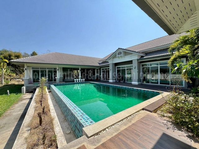 พูลวิลล่าสวย 29 ล้าน 6-0-40 ตรว. #พูลวิลล่าชั้นเดียว #โซนสันกำแพง #สไตล์โมเดิร์น ไม่ไกลเมือง เงียบสงบ #วิวทุ่งนา ทางเข้าออกสะดวก