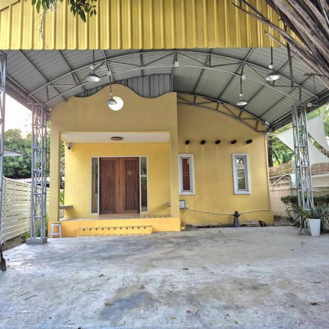 บ้านเดียวชั้นเดียว ให้เช่า บ้านเลขที่ดีเฮง ลาดพร้าว 71 ทะลุออกนาคนิวาส  โชคชัย 4พิ้นที90ตรว.2ห้องนอน ห้องน้ำ2ห้อง ห้องนอนใหญ่มีห้องน้ำในตัว มีชุดครัวแอรร์จำนวน3เครื่องไม่มีเฟอร์นิเจอร์ จอดรถได้2คัน อยู่ลาดพร้าว71 แขวง เขต ลาดพร้าว กรุงเทพฯ10230ลาดพร้าว 71 ทะลุออกนาคนิวาส  โชคชัย 4 ได้  ทำเลติดเลียบทางด่วน ใกล้โลตัส เลียบทางด่วนรามอินทราใกล้โรงเรียนสตรีวิทยา 2 , Central East