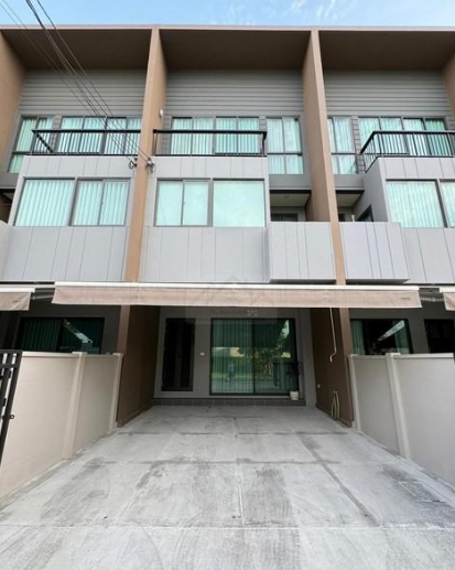 ให้เช่าทาวโฮม 3 ชั้น  บ้านกลางเมือง พระราม 9-กรุงเทพกรีฑา (ตัดใหม่)