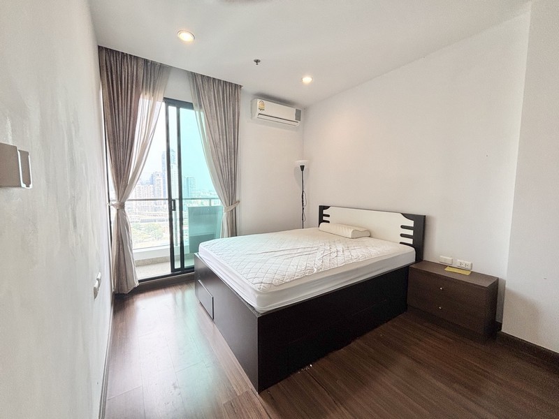 For Rent Supalai Premier Asoke 1bed 1bath size 50 sqm 24th Floor Fully Furnished and closed to MRT Petchburi::details::- Area 50 sqm.- 1 bedrooms 1 bathrooms- 24th Floor- Fully Furnished- balcony facing north, Petchaburi road - Queen bed size - closed to MRT PetchburiRental Rate : 20,000 bath/month::Nearby places::1. Phetchaburi MRT Station2. Makkasan Airport Link3. Srinakharinwirot University Prasarnmitr Campus4. Amari Hotel5. Central Plaza Rama 96. Fortune Town / Tesco Lotus Fortune7. Royal City Avenue (RCA)8. Asoke BTS Station9. Samitivej Sukhumvit Hospital10. Bangkok Hospital********************************สนใจติดต่อ : BTL ESTATE AGENTS 0657095999Line : https://lin.ee/aeKXSB3LINE ID : @379zvtrkTel./Whatsapp : +66-65-709-5999, +66-81-456-1326Email : btlestateagents@gmail.com
