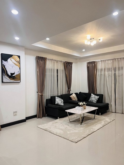 P1980 ให้เช่าบ้านเดี่ยว 2 ชั้น หมู่บ้าน นลินวิลล์ 5 ร่มเกล้า Nalin Ville 5 Romklao เดินทางสะดวก เหมาะอยู่อาศัย ถนนเคหะร่มเกล้า