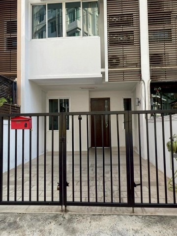 ตึก 3 ชั้น ทำเลดี ใจกลางเมือง เดินทางสะดวก สุเทพ               