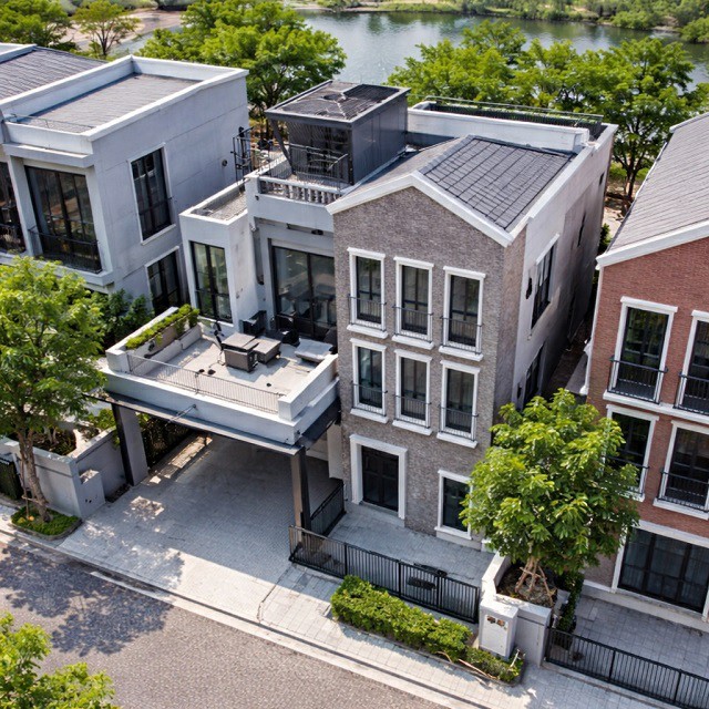 เอกมัย-รามอินทรา สุคนธสวัสดิ์ นวมินทร์ ซิตี้ อเวนิว 1.4 กม. ให้เช่าบ้านเดี่ยวหรู 3 ชั้น 4นอน 6 น้ำ  รร.นานาชาติกีรพัฒน์ 2.7 กม.  97 ตร.ว.