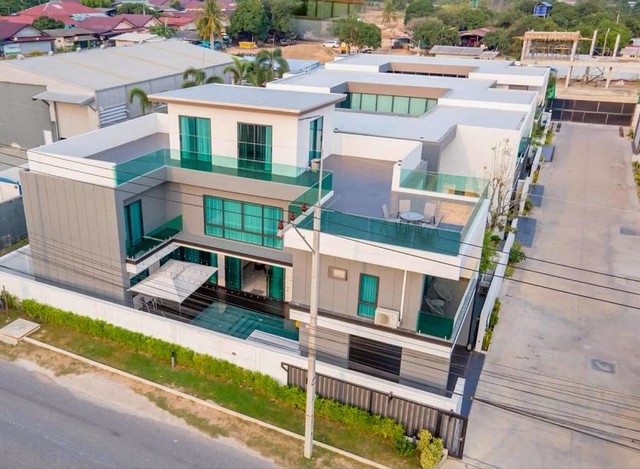 ให้เช่าพูลวิลล่าหรู 6 ห้องนอน สไตล์โมเดิร์น – ทุ่งกลม ตาลหมัน พัทยา 