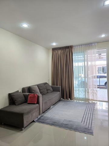 บ้านเช่าหลังใหญ่ ย่านรวมโชค เชียงใหม่4 ห้องนอน | 3 ห้องน้ำ | ราคา 24,000 บาท/เดือนบ้านเช่าขนาดใหญ่ เหมาะสำหรับครอบครัว กลุ่มเพื่อน หรือการเข้าพักระยะยาวรองรับผู้เข้าพักได้ประมาณ 8–9 คน ตั้งอยู่ในชุมชนที่อยู่อาศัย เงียบสงบ เป็นส่วนตัว แต่เดินทางเข้าเมืองสะดวกมาก จุดเด่นของบ้านพื้นที่กว้าง อยู่สบาย ไม่แออัดเหมาะทั้งอยู่อาศัย ทำงานระยะยาว หรือเข้าพักเป็นกลุ่ม