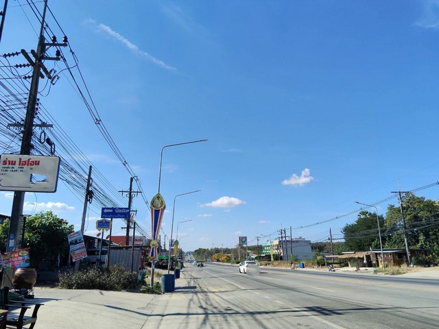 ขายที่ดินเปล่า 62.3 ตรว.  ทำเลดี สะดวก จากถนนใหญ่เข้าซอยเพียง 35 ม. ห่างเซเว่น 300 ม. ,ใกล้ โลตัส 400 ม. ,ร้านอาหาร ,ร้านค้า, ตลาดซ.บ้านลุงประเสริฐ อ.นิคมพัฒนา ต.นิคมพัฒนา ระยอง https://maps.app.goo.gl/qgmZG646yVdfBWvG9..ที่ดิน 62.3 ตรว.  ที่ดินสูงระดับถนน ล้อมรั้วเรียบร้อย หน้ากว้างแปลงที่ดิน 11 ม. ลึก 24 ม. (โดยประมาณ)ติดถนนคอนกรีต ถนนสาธารณะ ไฟฟ้าหน้าแปลงที่ดิน ....สถานที่ใกล้เคียงเซเว่น  300 ม.โลตัส นิคมพัฒนา 400 ม