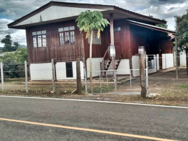 ขายบ้านครึ่งตึกครึ่งไม้  บ้านดงสมบัติ  ถนนเชียงใหม่-พร้าว  เชียงใหม่