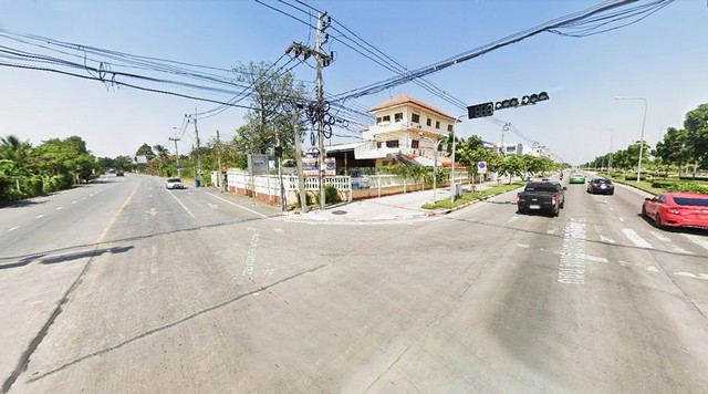 ขายด่วนที่ดินถมแล้ว 4 ไร่ 134 ตรว. ถนนพุทธมณฑลสาย 3 ซอย 15 ถนนกว้างมาก ใกล้โรงเรียนคลองทวีวัฒนาที่ดินล้อมกำแพงรั้วเรียบร้อยแล้ว เป็นสัดส่วนติดถนนซอยหน้ากว้าง 58 เมตร ลีก 147 เมตรรถใหญ่เข้าออกได้สบาย เหมาะทำสำนักงาน ออฟฟิศ โกดังสินค้า หรือซื้อลงทุนซอยห่าง ถนนพรานนก-สาย 4 เพียง 150 เมตร เดินทางเข้าเมืองสะดวกโฉนดพร้อมโอน ขายถูกวาละ 55,000 บาทติดต่อคุณกฤต 062-516-6456line id : @kaiteedee