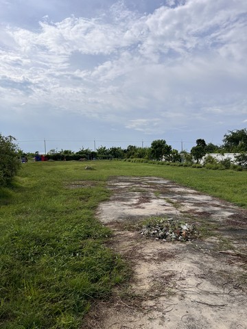 LSG82 ขายที่ดิน 2 ไร่ 2 งาน บางนา-ตราด กม.33 บางบ่อ พื้นที่สีม่วง **ถมที่แล้วติดถนนมีรั้วกำแพง**ใกล้นิคมอุตสาหกรรมเวลโกรว์สนใจติดต่อ : คุณสราวุฒิ Tel. 0994108945 Line : 0994108945ขาย ที่ดิน 2 ไร่ 2 งาน 8 ตร.วา บางบ่อ สมุทรปราการ ที่ดินเปล่าพื้นที่สีม่วง  สีม่วง ถมทึ่แล้ว หน้าติดถนน หลังติดคลอง เหมาะทำโรงงาน โกดังขนาดที่ดิน 2 ไร่ 2 งาน 8 ตร.วา หน้ากว้าง 29 เมตร ลึก 122 เมตรราคารวมทั้งแปลง 29,736,000 บาทค่าโอ�