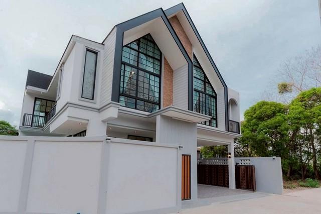 บ้าน 2 ชั้น สไตล์โมเดิร์นนอร์ดิก บรรยากาศเป็นส่วนตัว เงียบสงบ สันทราย