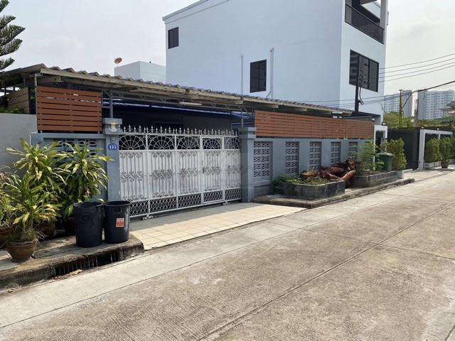 ให้เช่าบ้านเดี่ยวชั้นเดียว 61 ตรว. ย่านห้วยขวาง ประชาราษฏร์บำเพ็ญ10 ใกล้  MRT ห้วยขวาง จอดรถ 4-5 คัน