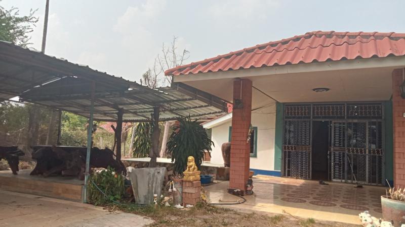 ขายที่ดินพร้อมบ้าน 1 หลัง เจ้าของขายเอง อำเภอกบินทร์บุรี จังหวัดปราจีนบุรีขนาดที่ดิน : 1 ไร่ที่ตั้ง : ตำบลลาดตะเคียน อำเภอกบินทร์บุรี จังหวัดปราจีนบุรีรายละเอียดบ้าน 1 หลังที่โฉนด..เจ้าของขายเอง..พร้อมโอนค่ะสถานที่ใกล้เคียง- วัดกองเงินเวฬุวัน- องค์การบริหารส่วนตำบลเขาไม้แก้ว- โรงแรม​ไฮเทค​รีสอร์ท​- โรงแรม 304 บีวันราคา 2,000,000 บาท(ต่อรองได้)