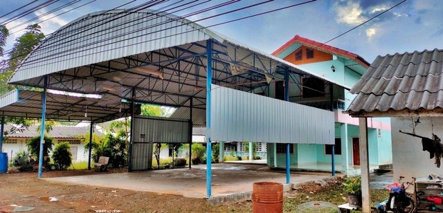 ขายบ้านพักอาศัยตึก 2 ชั้น จำนวน 1 หลัง และ โรงจอดรถ 1 ชั้น จำนวน 2 หลัง จังหวัดนครศรีธรรมราช