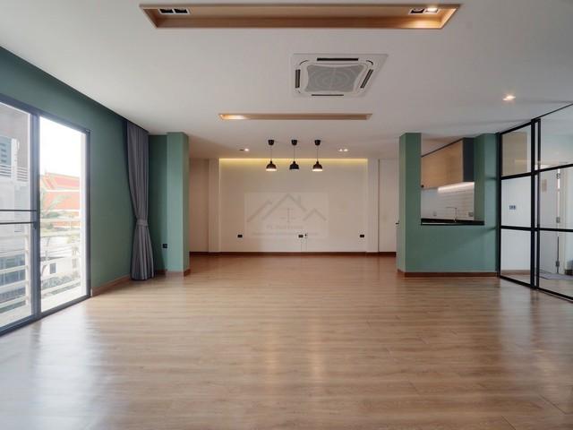 P2016 ด่วน ราคา สุดคุ้ม ขายโฮมออฟฟิศ สไตล์โมเดิร์น 4 ชั้น DISTRICT ดิสทริค เอกมัย รามอินทรา 40 ปรับลดราคา