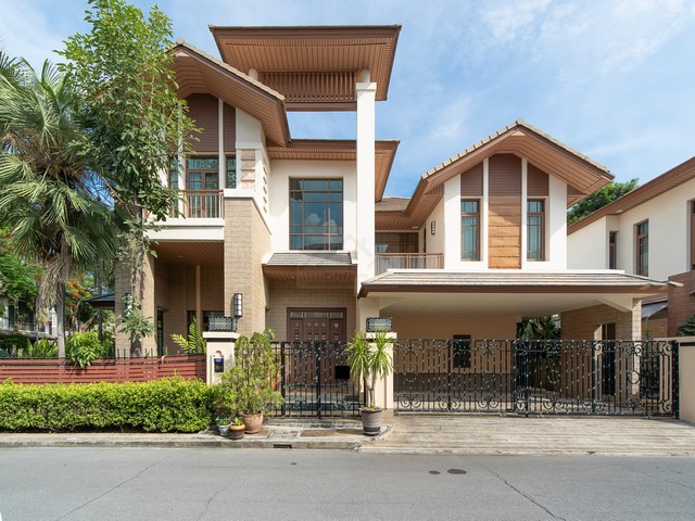 ขายบ้านเดี่ยวสุดหรู 110 ตรว. บ้านแสนสิริ สุขุมวิท 67 บ้านหัวมุม ตำแหน่งสวย อยู่ใจกลางโครงการ เพิยง 5 นาทีถึง BTS พระโขนง