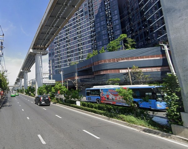 ขายที่ดิน ทำเลลาดพร้าว กลางเมืองกรุงเทพฯที่ดินแปลงสวย ศักยภาพสูง ใจกลางลาดพร้าว เดินทางสะดวก เหมาะสำหรับลงทุนระยะยาว หรือพัฒนาโครงการเชิงพาณิชย์ รายละเอียดที่ดิน : • เนื้อที่ 2 ไร่ ผังเมือง : สีส้ม • ราคาขายเพียง 560,000,000.- (ตารางวาละ 700,000 บาท) • เจ้าของออกค่าโอนทั้งหมด • ทำเลใกล้แหล่งชุมชน กำลังซื้อสูง เหมาะสำหรับ : • ร้านอาหาร / คาเฟ่ • มินิมาร์ท / ร้านสะดวกซื้อ • ห้อ