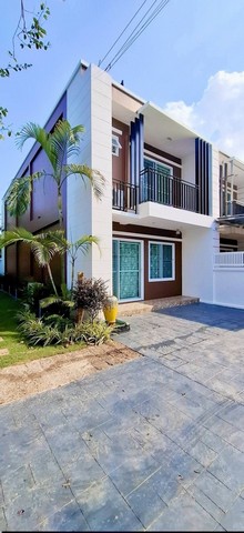 ขายทาวน์โฮมพัทยา ทาวน์โฮมหลังมุม ทำเลทอง  นาเกลือ – พัทยาเหนือ บ้านหลังมุม พื้นที่เยอะ เป็นส่วนตัว